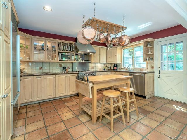 291 Prospect Avenue, Sea Cliff, NY 11579