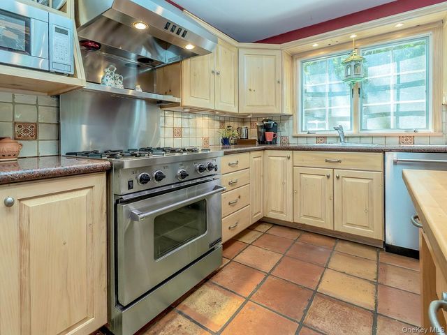 291 Prospect Avenue, Sea Cliff, NY 11579