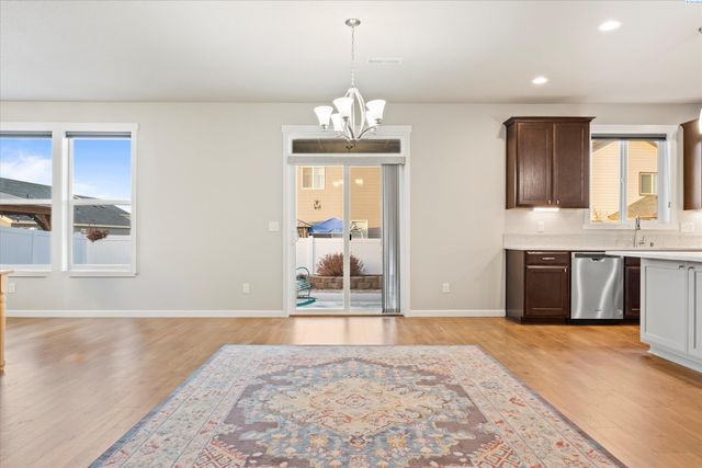 4712 W Coyote St, Moses Lake, WA 98837