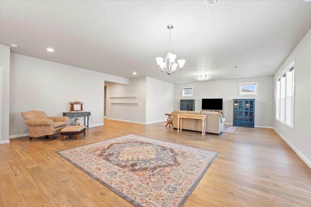 4712 W Coyote St, Moses Lake, WA 98837