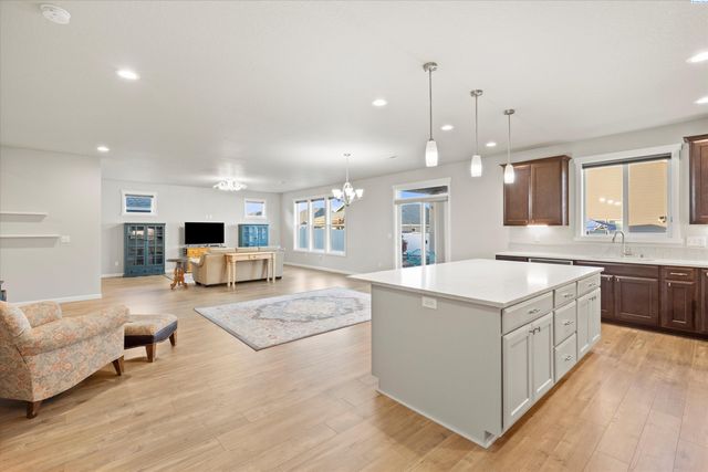 4712 W Coyote St, Moses Lake, WA 98837