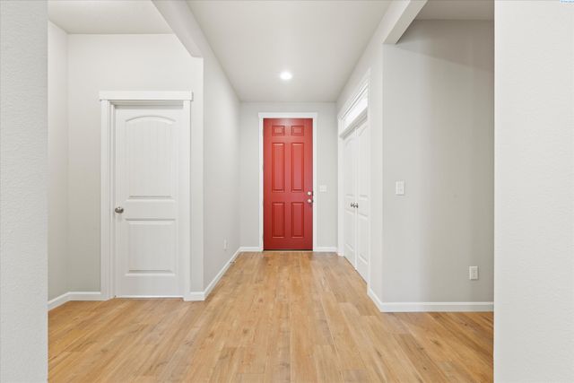 4712 W Coyote St, Moses Lake, WA 98837