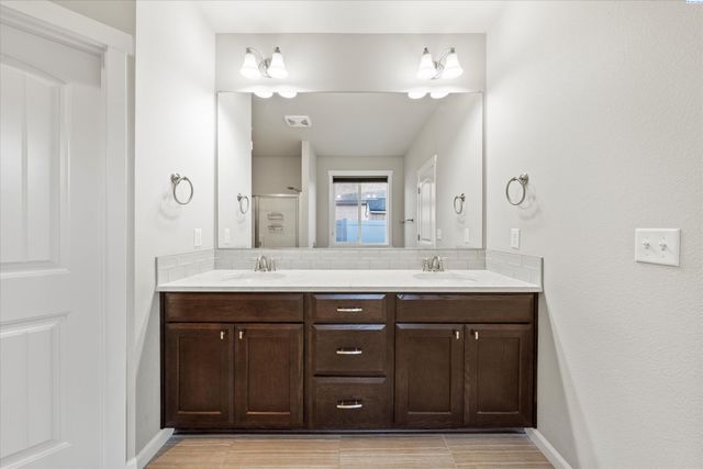 4712 W Coyote St, Moses Lake, WA 98837