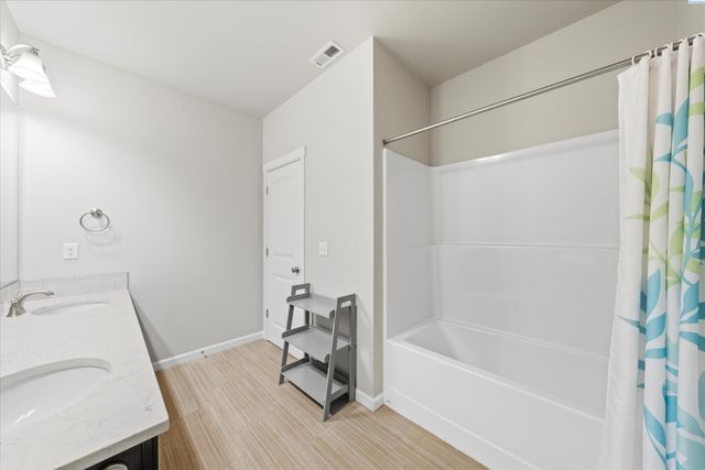 4712 W Coyote St, Moses Lake, WA 98837