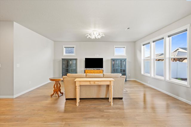 4712 W Coyote St, Moses Lake, WA 98837