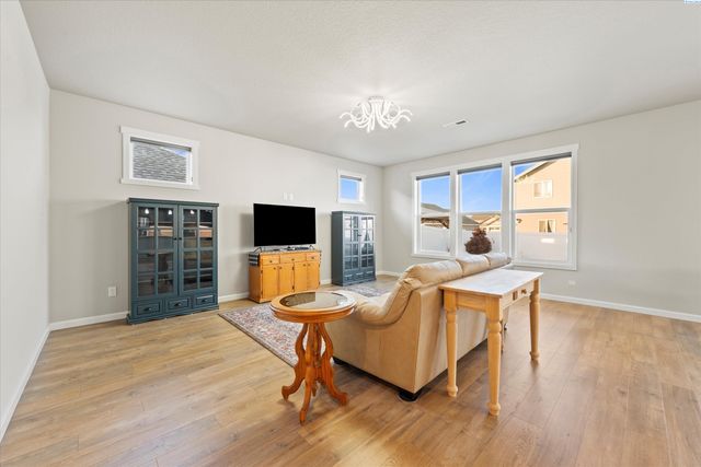 4712 W Coyote St, Moses Lake, WA 98837