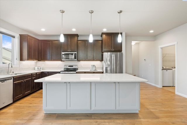 4712 W Coyote St, Moses Lake, WA 98837