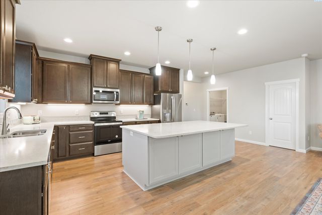 4712 W Coyote St, Moses Lake, WA 98837