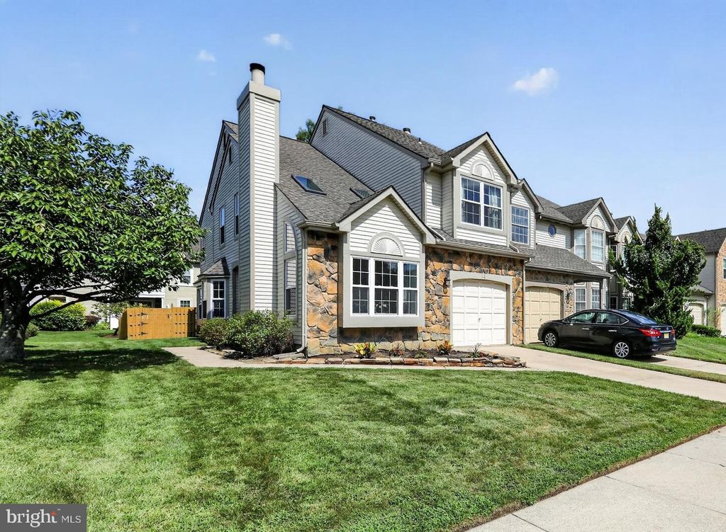 14 SANDHURST DR, MOUNT LAUREL, NJ 08054 — exterior