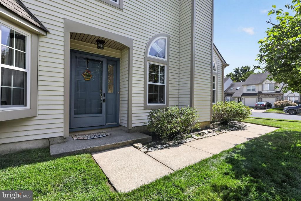14 SANDHURST DR, MOUNT LAUREL, NJ 08054 — photo 2