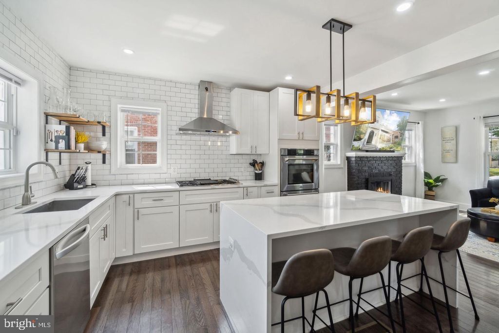 710 VAN BUREN ST NW, Washington, DC 20012