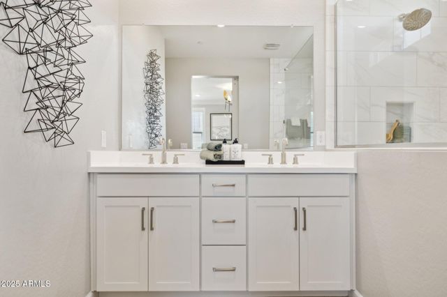 5870 E ZACHARY Drive, Phoenix, AZ 85054