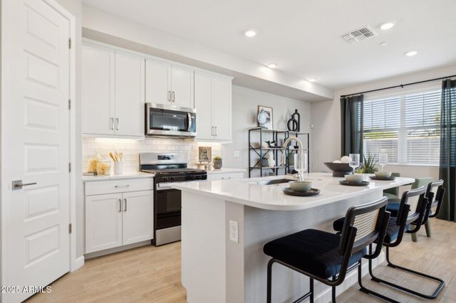 5870 E ZACHARY Drive, Phoenix, AZ 85054