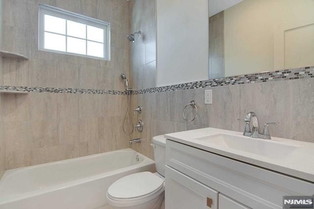 734 2nd Avenue 1, Lyndhurst, NJ 07071