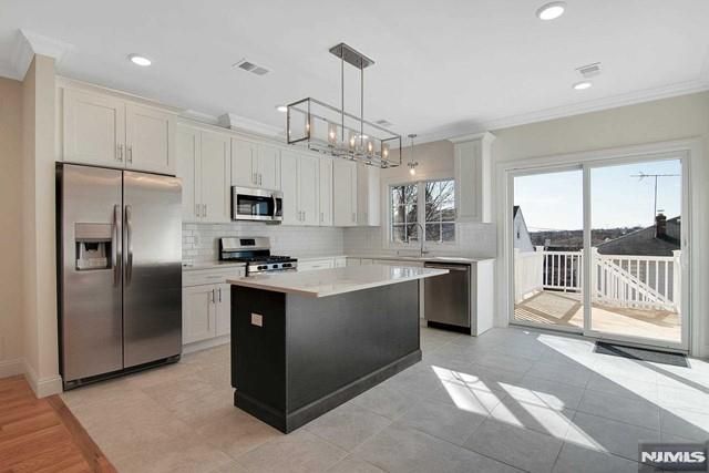 734 2nd Avenue 1, Lyndhurst, NJ 07071