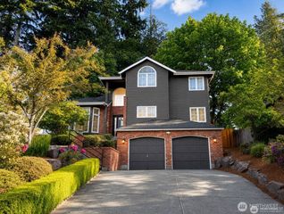 1010 106th Avenue SE, Bellevue, WA 98004
