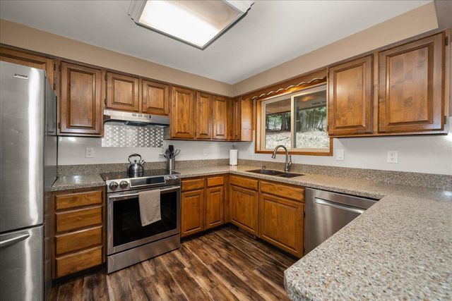 22616 N Creeger Ln, Mead, WA 99021