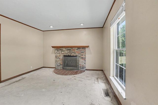 2724 Persimmon Creek Drive, Edmond, OK 73013