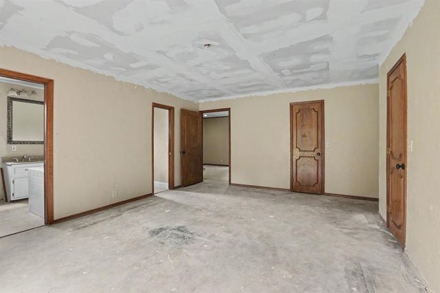 2724 Persimmon Creek Drive, Edmond, OK 73013