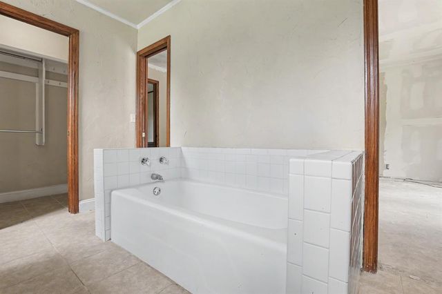 2724 Persimmon Creek Drive, Edmond, OK 73013