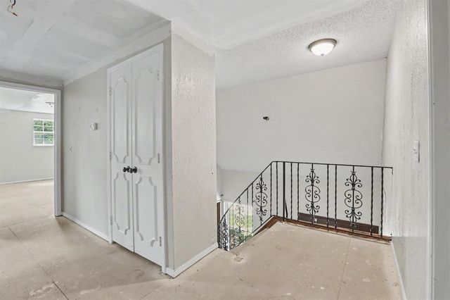 2724 Persimmon Creek Drive, Edmond, OK 73013
