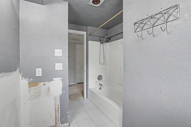 2724 Persimmon Creek Drive, Edmond, OK 73013