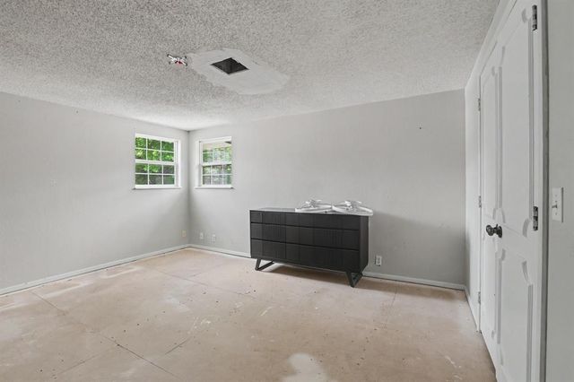 2724 Persimmon Creek Drive, Edmond, OK 73013
