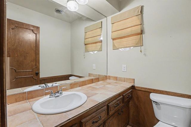 2724 Persimmon Creek Drive, Edmond, OK 73013