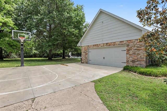 2724 Persimmon Creek Drive, Edmond, OK 73013