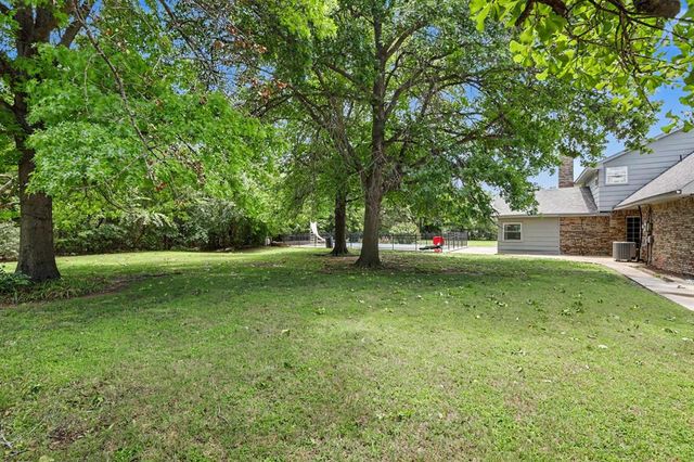 2724 Persimmon Creek Drive, Edmond, OK 73013