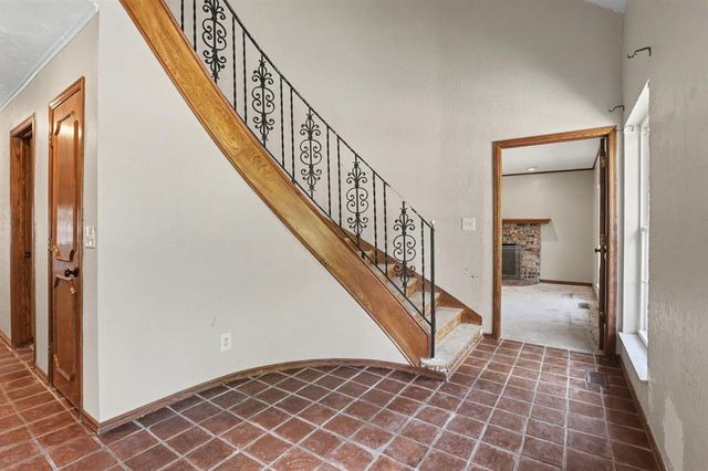 2724 Persimmon Creek Drive, Edmond, OK 73013