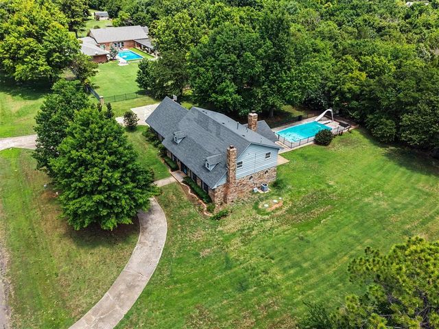 2724 Persimmon Creek Drive, Edmond, OK 73013