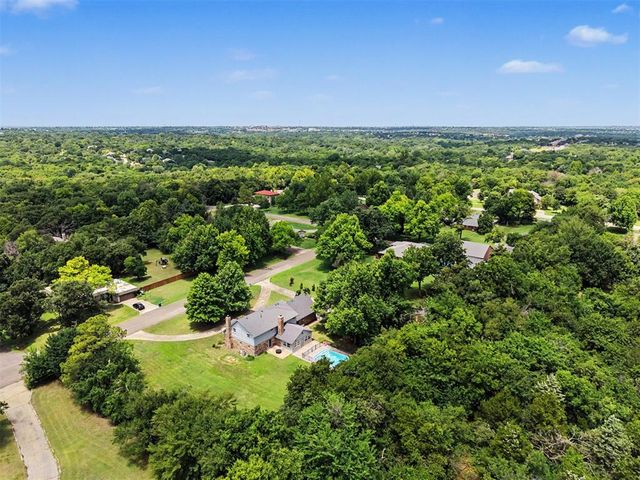 2724 Persimmon Creek Drive, Edmond, OK 73013