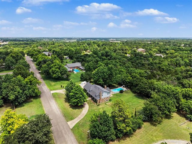 2724 Persimmon Creek Drive, Edmond, OK 73013