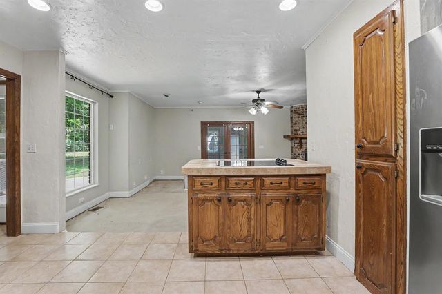 2724 Persimmon Creek Drive, Edmond, OK 73013