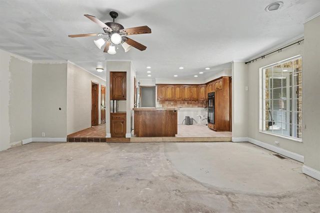 2724 Persimmon Creek Drive, Edmond, OK 73013