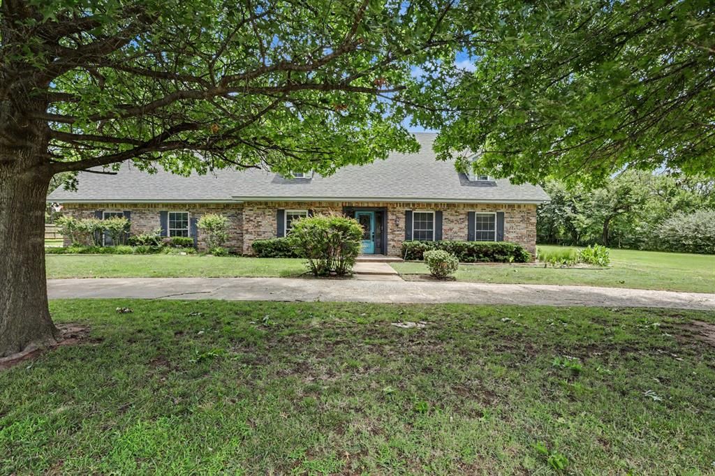 2724 Persimmon Creek Drive, Edmond, OK 73013