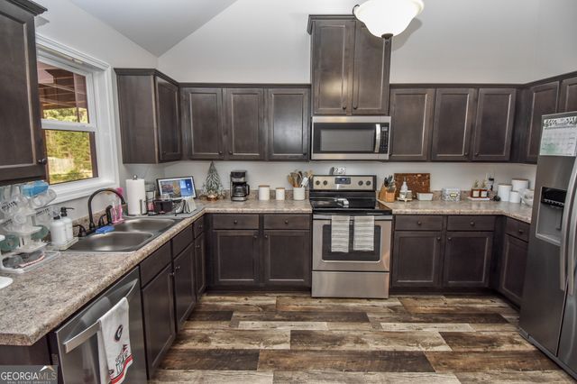 254 Needleleaf Drive, Barnesville, GA 30204