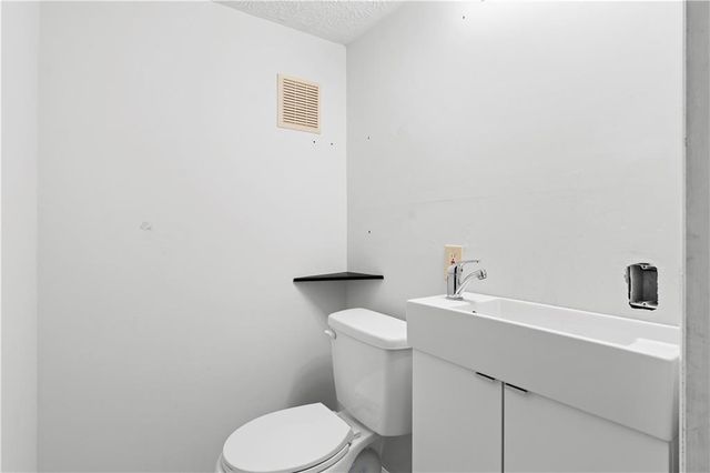 425 Worthington Hills Court, Roswell, GA 30076