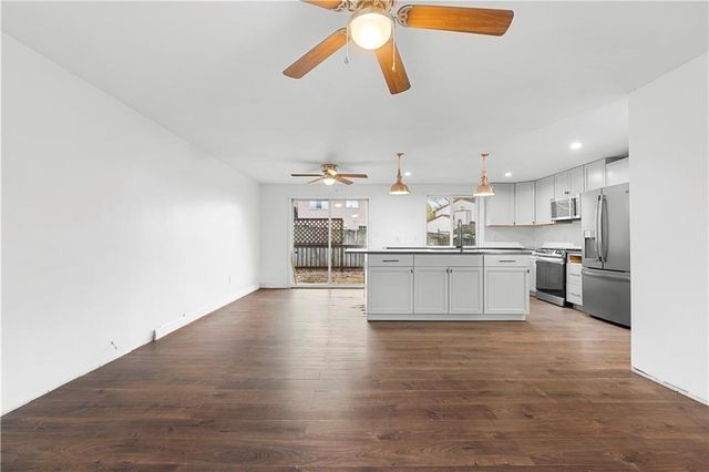 425 Worthington Hills Court, Roswell, GA 30076