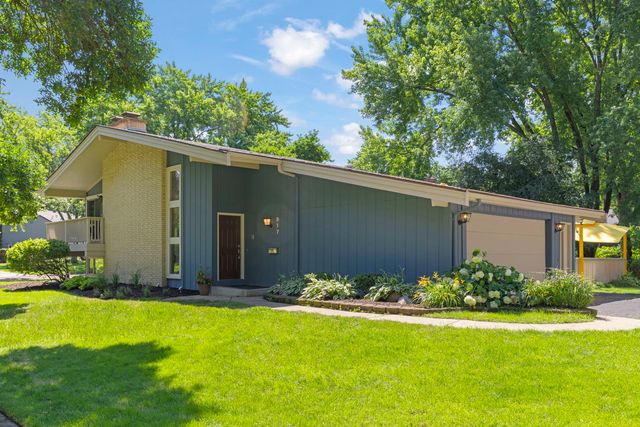917 Royal Blackheath Court, Naperville, IL 60563