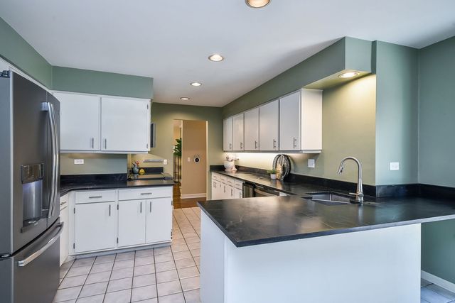 917 Royal Blackheath Court, Naperville, IL 60563