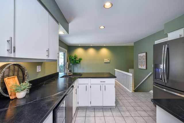 917 Royal Blackheath Court, Naperville, IL 60563