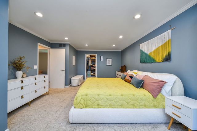 917 Royal Blackheath Court, Naperville, IL 60563