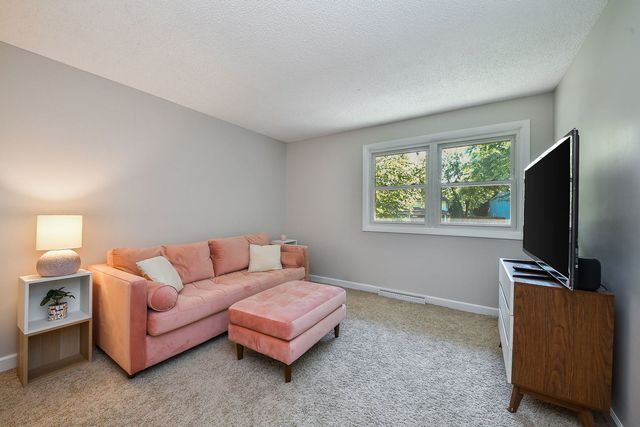 917 Royal Blackheath Court, Naperville, IL 60563