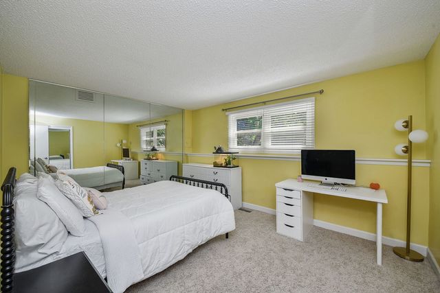 917 Royal Blackheath Court, Naperville, IL 60563