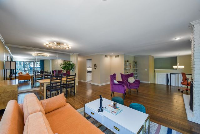 917 Royal Blackheath Court, Naperville, IL 60563