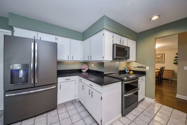 917 Royal Blackheath Court, Naperville, IL 60563