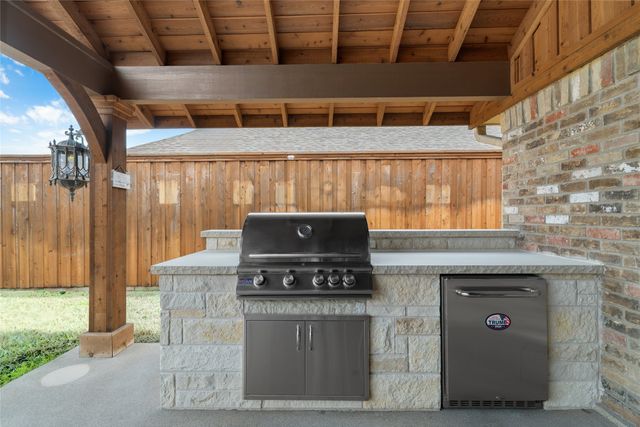 9727 Amberley Drive, Dallas, TX 75243