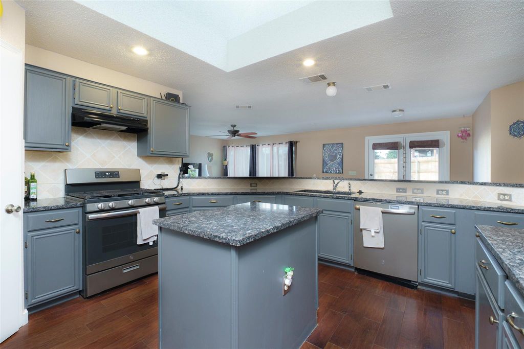 6700 Carisbrooke LN, Austin, TX 78754